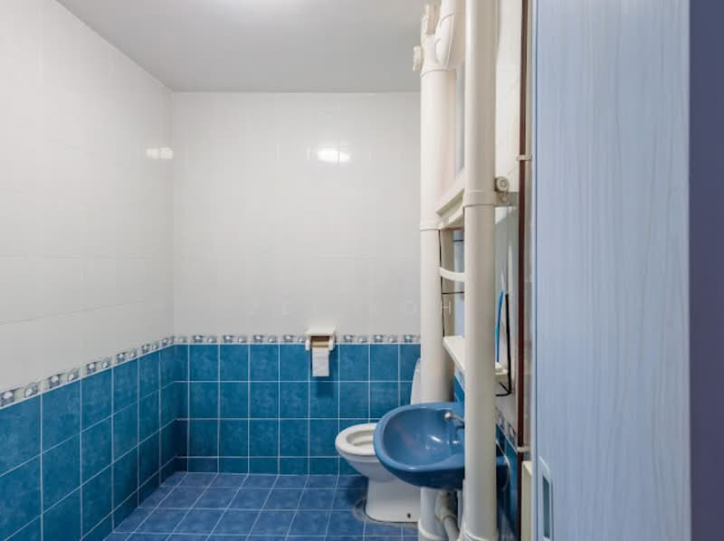 549 Jurong West Street 42, 549 Jurong West Street 42, 4 Bedrooms, 1,593 sqft, HDB Flat For Sale, by Zee Koh, 500150720 - Bathroom - PropertyGuru.com.sg