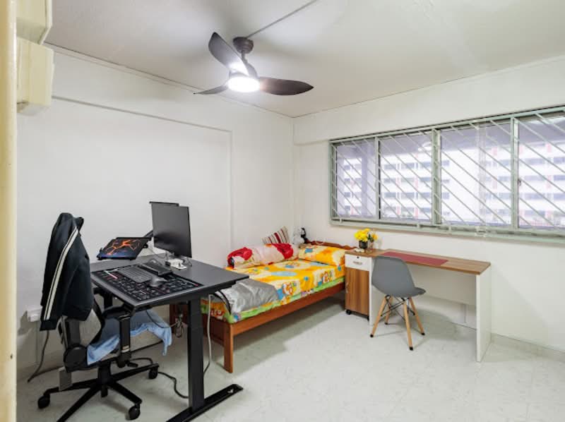 549 Jurong West Street 42, 549 Jurong West Street 42, 4 Bedrooms, 1,593 sqft, HDB Flat For Sale, by Zee Koh, 500150720 - Bedroom - PropertyGuru.com.sg