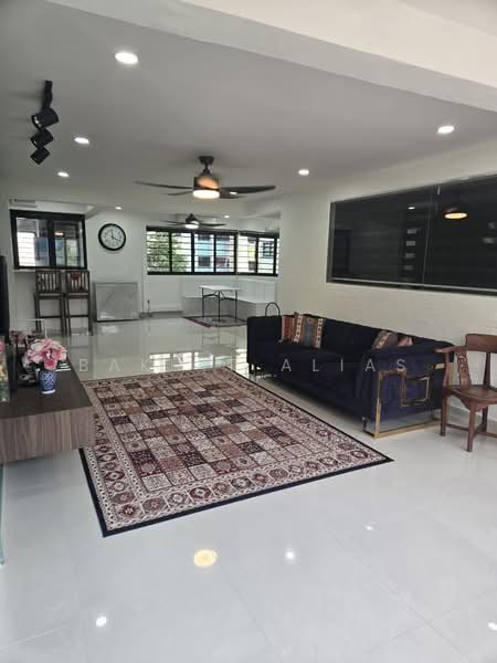 212 Yishun Street 21, 212 Yishun Street 21, 3 Bedrooms, 1,302 sqft, HDB Flat For Sale, by Bakhit Alias, 500150735 - Living Room - PropertyGuru.com.sg