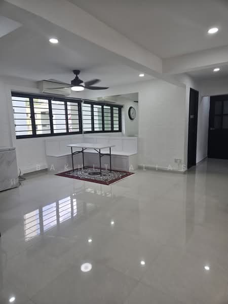 212 Yishun Street 21, 212 Yishun Street 21, 3 Bedrooms, 1,302 sqft, HDB Flat For Sale, by Bakhit Alias, 500150735 - Living Room - PropertyGuru.com.sg