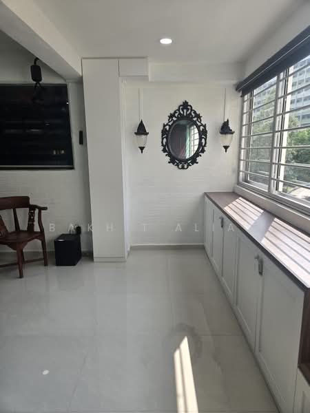 212 Yishun Street 21, 212 Yishun Street 21, 3 Bedrooms, 1,302 sqft, HDB Flat For Sale, by Bakhit Alias, 500150735 - Living Room - PropertyGuru.com.sg