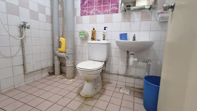 668C Jurong West Street 64, 668C Jurong West Street 64, 3 Bedrooms, 915 sqft, HDB Flat For Rent, by Wilson Barnabas Koh, 500150737 - Bathroom - PropertyGuru.com.sg