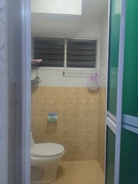 94 Geylang Bahru, 94 Geylang Bahru, 2 Bedrooms, 990 sqft, HDB Flat For Rent, by CK Yeap, 500150738 - Bathroom - PropertyGuru.com.sg