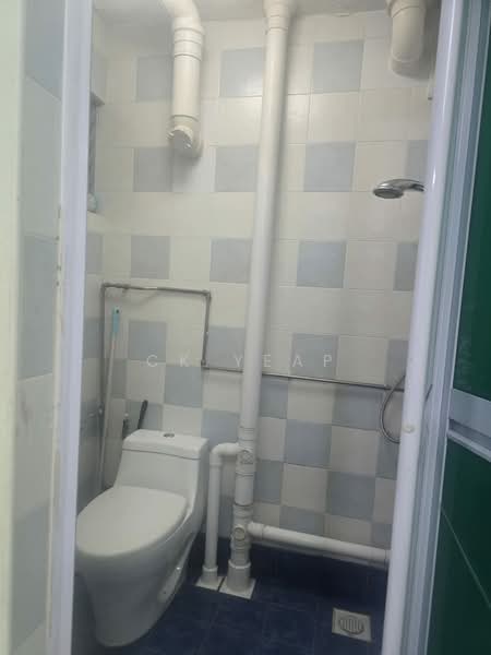 94 Geylang Bahru, 94 Geylang Bahru, 2 Bedrooms, 990 sqft, HDB Flat For Rent, by CK Yeap, 500150738 - Bathroom - PropertyGuru.com.sg
