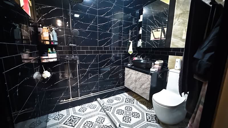 405 Yishun Avenue 6, 405 Yishun Avenue 6, 4 Bedrooms, 1,593 sqft, HDB Flat For Sale, by Zaida Sidek, 500150741 - Master Bathroom - PropertyGuru.com.sg