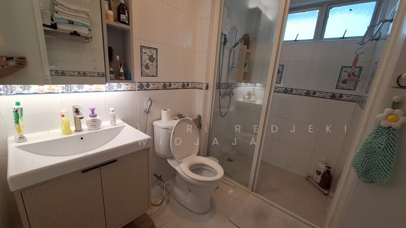 Seaview Point, 15 Amber Road, Room Rental, 160 sqft, Condominium For Rent, by (Ekky) Sri Redjeki Widjaja, 500150742 - Bathroom - PropertyGuru.com.sg