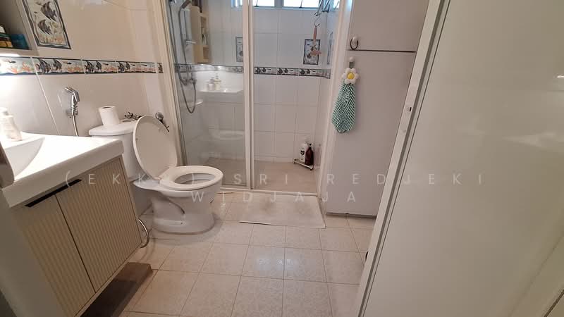 Seaview Point, 15 Amber Road, Room Rental, 160 sqft, Condominium For Rent, by (Ekky) Sri Redjeki Widjaja, 500150742 - Bathroom - PropertyGuru.com.sg