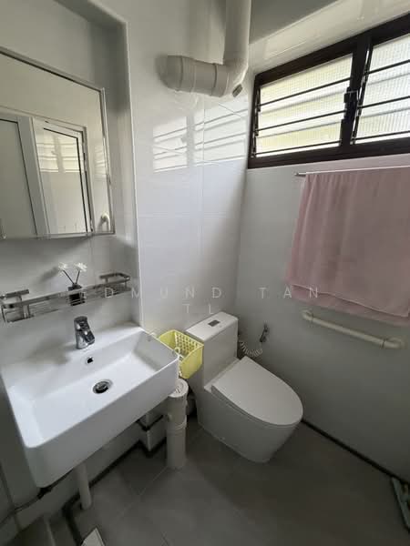 306 Yishun Central, 306 Yishun Central, 3 Bedrooms, 1,313 sqft, HDB Flat For Sale, by Edmund Tan TL, 500150746 - Bathroom - PropertyGuru.com.sg