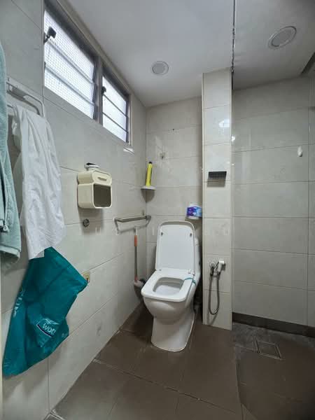 436 Woodlands Street 41, 436 Woodlands Street 41, 3 Bedrooms, 904 sqft, HDB Flat For Sale, by Justin Su, 500150755 - Master Bathroom - PropertyGuru.com.sg