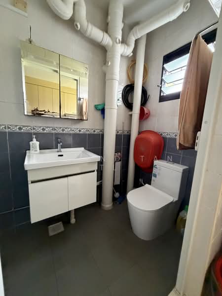 268B Boon Lay Drive, 268B Boon Lay Drive, 3 Bedrooms, 1,184 sqft, HDB Flat For Sale, by Edmund Tan TL, 500150758 - Bathroom 1 - PropertyGuru.com.sg