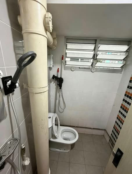 138 Bedok North Street 2, 138 Bedok North Street 2, 2 Bedrooms, 721 sqft, HDB Flat For Sale, by Lawrence Chua, 500150766 - Bathroom - PropertyGuru.com.sg