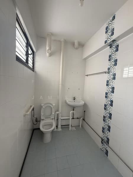 109 Bukit Purmei Road, 109 Bukit Purmei Road, 2 Bedrooms, 796 sqft, HDB Flat For Sale, by James Lee, 500150773 - Bathroom - PropertyGuru.com.sg