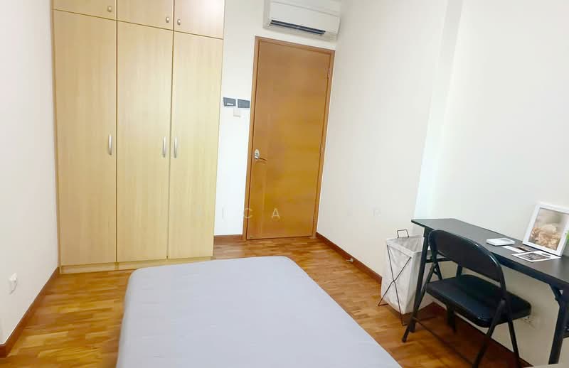 Queens, 10 Stirling Road, Room Rental, 100 sqft, Condominium For Rent, by Erica Yap, 500150829 - Bedroom - PropertyGuru.com.sg