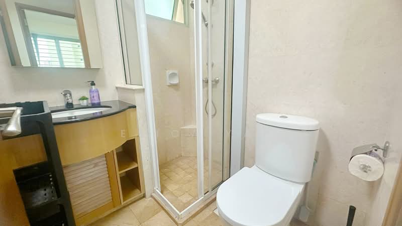 Queens, 10 Stirling Road, Room Rental, 100 sqft, Condominium For Rent, by Erica Yap, 500150829 - Bathroom - PropertyGuru.com.sg
