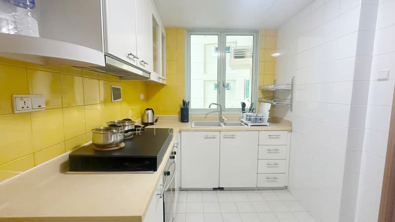 Queens, 10 Stirling Road, Room Rental, 100 sqft, Condominium For Rent, by Erica Yap, 500150829 - Kitchen - PropertyGuru.com.sg