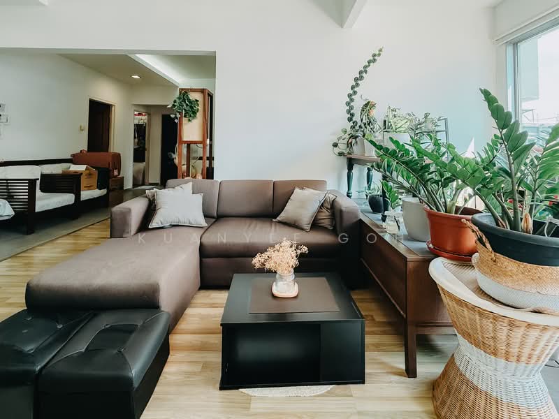 162 Simei Road, 162 Simei Road, 4 Bedrooms, 1,313 sqft, HDB Flat For Sale, by Kuanyee Goh, 500150834 - Living Room - PropertyGuru.com.sg