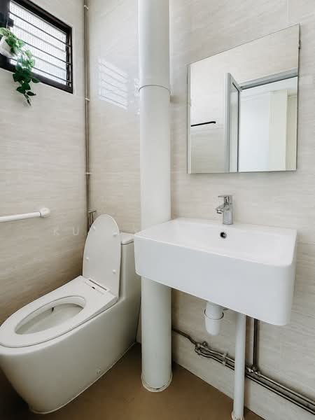 162 Simei Road, 162 Simei Road, 4 Bedrooms, 1,313 sqft, HDB Flat For Sale, by Kuanyee Goh, 500150834 - Bathroom - HIP done - PropertyGuru.com.sg
