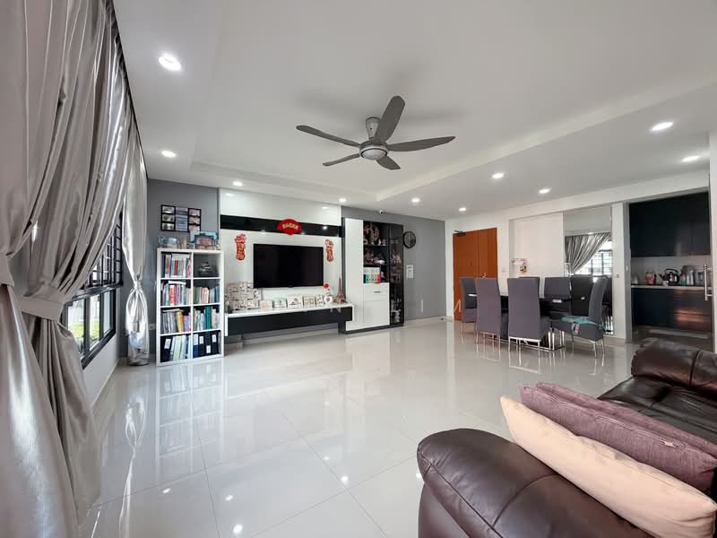 546C Segar Road, 546C Segar Road, 3 Bedrooms, 1,205 sqft, HDB Flat For Sale, by Lynn Lim, 500150838 - Living Room - PropertyGuru.com.sg