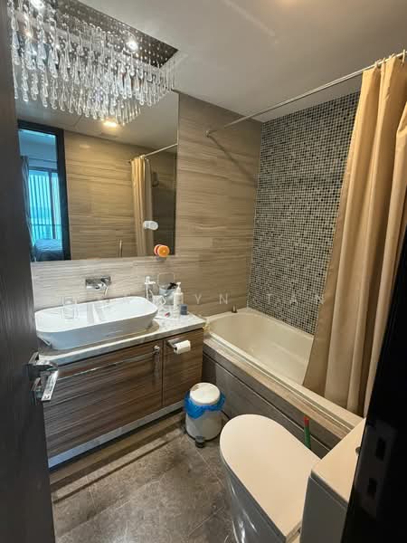 Thomson Grand, 17 Sin Ming Walk, 2 Bedrooms, 969 sqft, Condominium For Rent, by Pearlyn Tan, 500150840 - Bathroom - PropertyGuru.com.sg