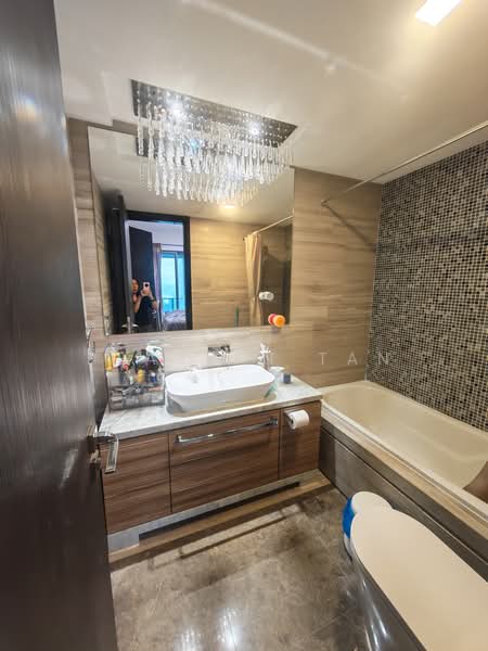 Thomson Grand, 17 Sin Ming Walk, 2 Bedrooms, 969 sqft, Condominium For Rent, by Pearlyn Tan, 500150840 - Bathroom - PropertyGuru.com.sg