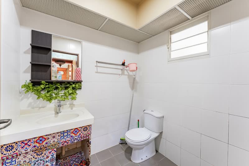 296B Bukit Batok Street 22, 296B Bukit Batok Street 22, 2 Bedrooms, 732 sqft, HDB Flat For Sale, by KOH YONG JIAN, 500150847 - Bathroom - PropertyGuru.com.sg