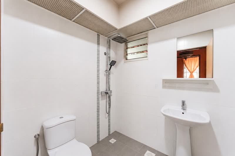 296B Bukit Batok Street 22, 296B Bukit Batok Street 22, 2 Bedrooms, 732 sqft, HDB Flat For Sale, by KOH YONG JIAN, 500150847 - Bathroom - PropertyGuru.com.sg