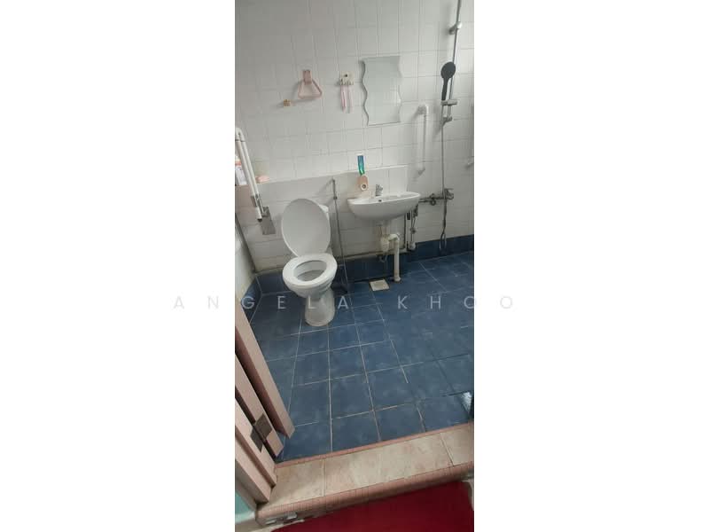 351 Woodlands Avenue 1, 351 Woodlands Avenue 1, Room Rental, 200 sqft, HDB Flat For Rent, by Angela Khoo, 500150878 - Bathroom - PropertyGuru.com.sg