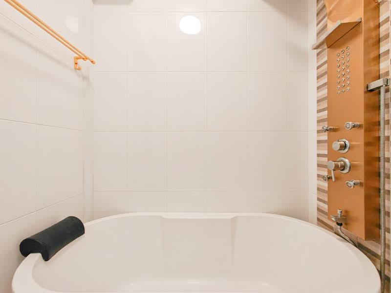 409B Northshore Drive, 409B Northshore Drive, 3 Bedrooms, 1,012 sqft, HDB Flat For Sale, by Aiman Roza, 500150893 - Bathroom - PropertyGuru.com.sg