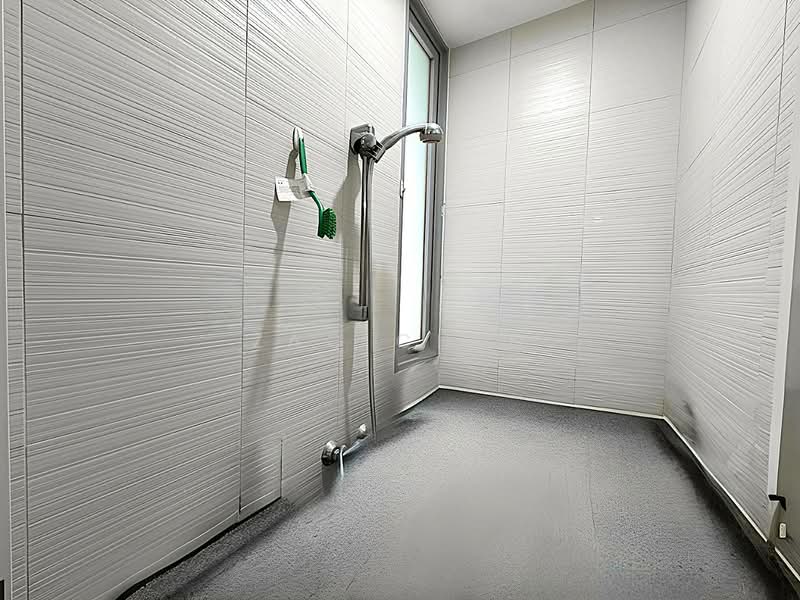 The Scala @ Lorong Chuan, 138 Serangoon Avenue 3, 3 Bedrooms, 1,098 sqft, Condominium For Rent, by Zac Chen, 500150898 - Bathroom 3 (Water Closet) - PropertyGuru.com.sg