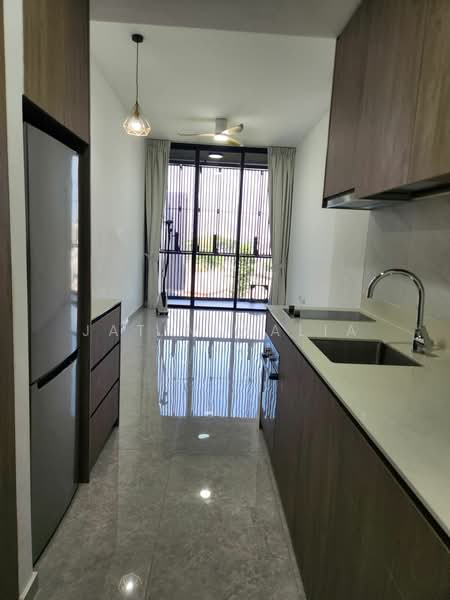 Parc Komo, 963A Upper Changi Road North, 2 Bedrooms, 721 sqft, Condominium For Rent, by JATIN WALIA, 500150907 - Kitchen - PropertyGuru.com.sg