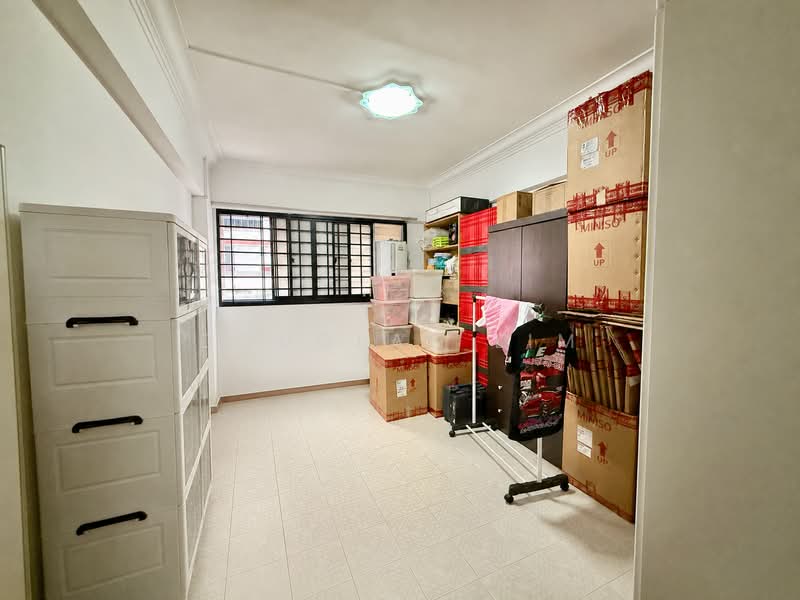 413 Jurong West Street 42, 413 Jurong West Street 42, 3 Bedrooms, 1,119 sqft, HDB Flat For Sale, by Douglas Lim, 500150909 - Common Bedroom 2 - PropertyGuru.com.sg
