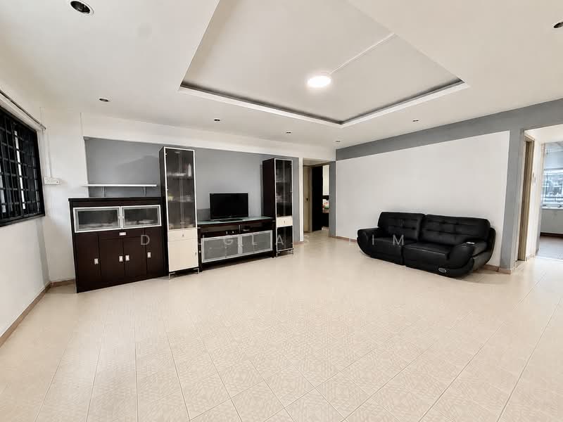 413 Jurong West Street 42, 413 Jurong West Street 42, 3 Bedrooms, 1,119 sqft, HDB Flat For Sale, by Douglas Lim, 500150909 - Living Room - PropertyGuru.com.sg