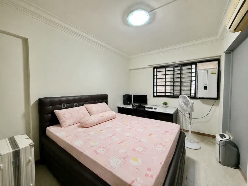 413 Jurong West Street 42, 413 Jurong West Street 42, 3 Bedrooms, 1,119 sqft, HDB Flat For Sale, by Douglas Lim, 500150909 - Common Bedroom 1 - PropertyGuru.com.sg