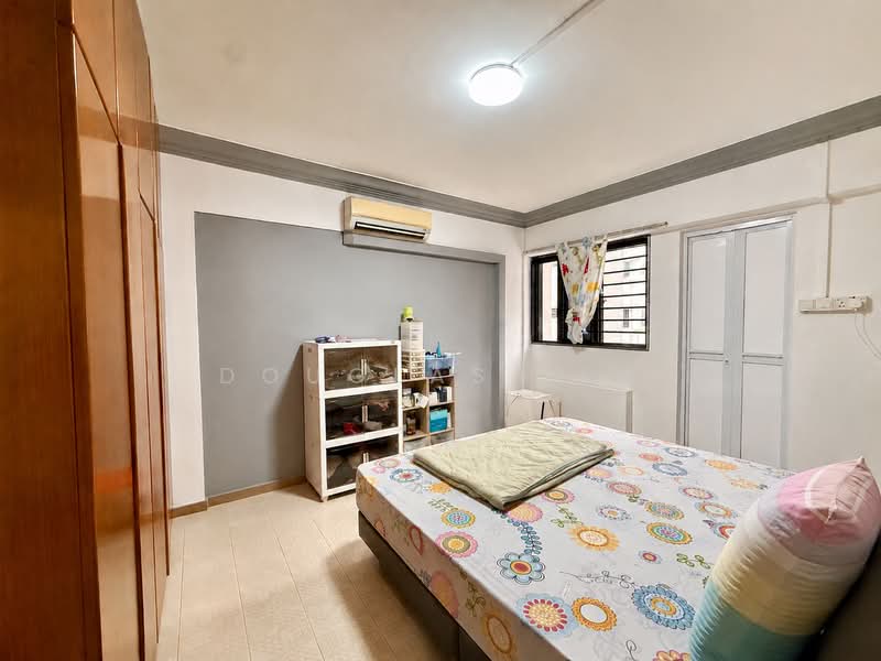 413 Jurong West Street 42, 413 Jurong West Street 42, 3 Bedrooms, 1,119 sqft, HDB Flat For Sale, by Douglas Lim, 500150909 - Master Bedroom - PropertyGuru.com.sg