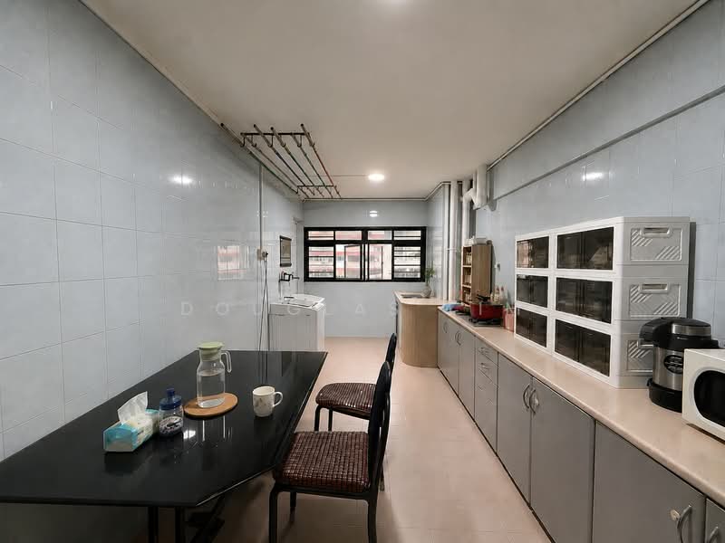 413 Jurong West Street 42, 413 Jurong West Street 42, 3 Bedrooms, 1,119 sqft, HDB Flat For Sale, by Douglas Lim, 500150909 - Kitchen - PropertyGuru.com.sg