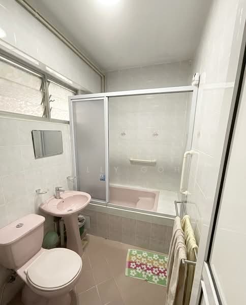 614 Yishun Street 61, 614 Yishun Street 61, 3 Bedrooms, 1,528 sqft, HDB Flat For Sale, by Billy Goh, 500150919 - Bathroom - PropertyGuru.com.sg