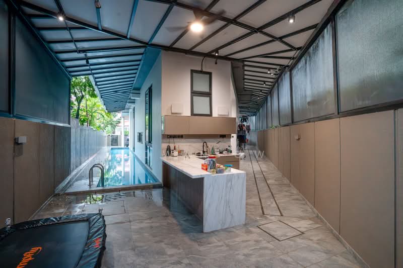 CHARMING 3.5 STRY BUNGALOW ! KEMBANGAN ESTATE ! RARE DEAL ! MUST VIEW !, JALAN KEMBANGAN / LOR MELAYU / LENGKONG EMPAT / LIMA, 8 Bedrooms, 8,000 sqft, Detached House For Sale, by Edwin Ow, 500150924 - Kitchen - PropertyGuru.com.sg