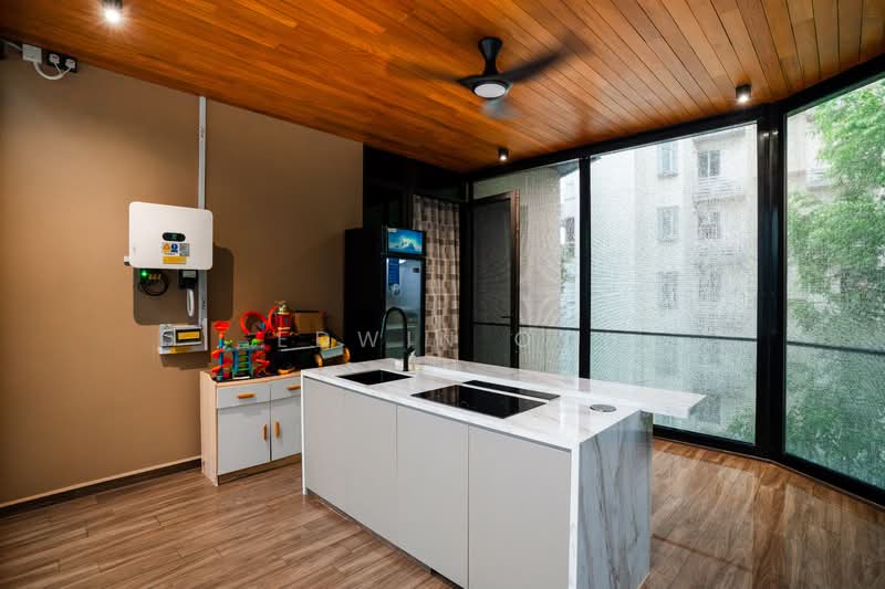 CHARMING 3.5 STRY BUNGALOW ! KEMBANGAN ESTATE ! RARE DEAL ! MUST VIEW !, JALAN KEMBANGAN / LOR MELAYU / LENGKONG EMPAT / LIMA, 8 Bedrooms, 8,000 sqft, Detached House For Sale, by Edwin Ow, 500150924 - Kitchen - PropertyGuru.com.sg
