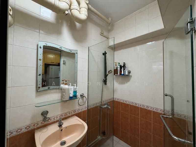 671A Jurong West Street 65, 671A Jurong West Street 65, 4 Bedrooms, 1,356 sqft, HDB Flat For Sale, by Han Songyuan, 500150935 - Bathroom - PropertyGuru.com.sg