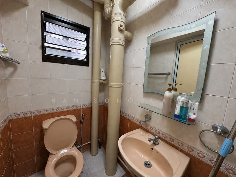 671A Jurong West Street 65, 671A Jurong West Street 65, 4 Bedrooms, 1,356 sqft, HDB Flat For Sale, by Han Songyuan, 500150935 - Bathroom - PropertyGuru.com.sg