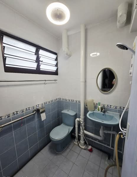 307 Shunfu Road, 307 Shunfu Road, 2 Bedrooms, 721 sqft, HDB Flat For Rent, by Skyes Pan, 500150956 - Bathroom - PropertyGuru.com.sg