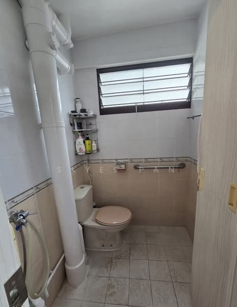 307 Shunfu Road, 307 Shunfu Road, 2 Bedrooms, 721 sqft, HDB Flat For Rent, by Skyes Pan, 500150956 - Bathroom - PropertyGuru.com.sg