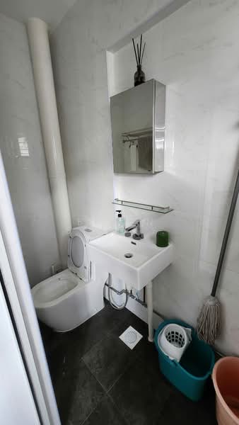 514 Serangoon North Avenue 4, 514 Serangoon North Avenue 4, Room Rental, 500 sqft, HDB Flat For Rent, by Bryan Seah Seng Ping, 500150968 - Bathroom - PropertyGuru.com.sg