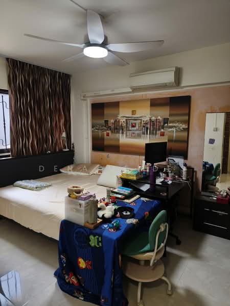 176 Bukit Batok West Avenue 8, 176 Bukit Batok West Avenue 8, 2 Bedrooms, 786 sqft, HDB Flat For Sale, by Dena Mendes, 500150976 - Master Bedroom - PropertyGuru.com.sg