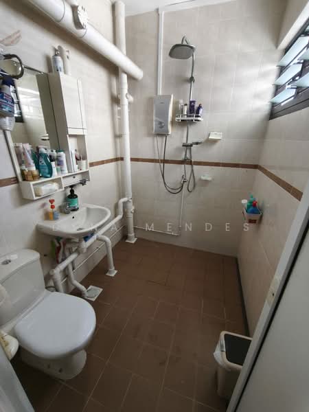 176 Bukit Batok West Avenue 8, 176 Bukit Batok West Avenue 8, 2 Bedrooms, 786 sqft, HDB Flat For Sale, by Dena Mendes, 500150976 - Bathroom - PropertyGuru.com.sg