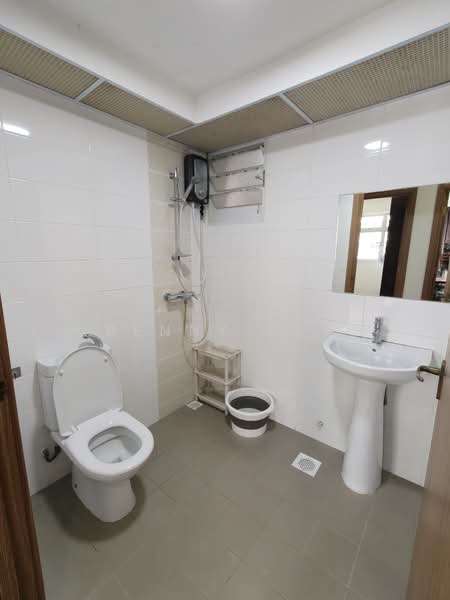 452A Bukit Batok West Avenue 6, 452A Bukit Batok West Avenue 6, 3 Bedrooms, 1,001 sqft, HDB Flat For Rent, by Benny Tay, 500150979 - Bathroom - PropertyGuru.com.sg