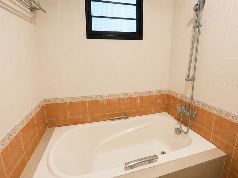 671B Jurong West Street 65, 671B Jurong West Street 65, 4 Bedrooms, 1,345 sqft, HDB Flat For Sale, by Richmond Wu, 500150984 - Bathroom - PropertyGuru.com.sg