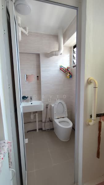 946 Tampines Avenue 4, 946 Tampines Avenue 4, 3 Bedrooms, 1,119 sqft, HDB Flat For Rent, by David Hum, 500151000 - Bathroom - PropertyGuru.com.sg
