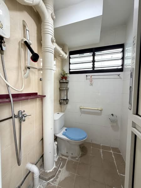 456 Jurong West Street 41, 456 Jurong West Street 41, 2 Bedrooms, 721 sqft, HDB Flat For Sale, by Faith Wong 王蕙蕙, 500151001 - Bathroom - PropertyGuru.com.sg