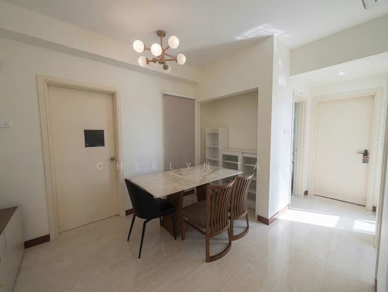The Mayfair, 1 Jurong East Street 32, 3 Bedrooms, 1,163 sqft, Condominium For Sale, by Cherlyn Tan, 500151011 - Dining Room - PropertyGuru.com.sg